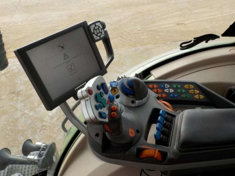 2014 Fendt 828 Profi Plus 4WD - Image 10