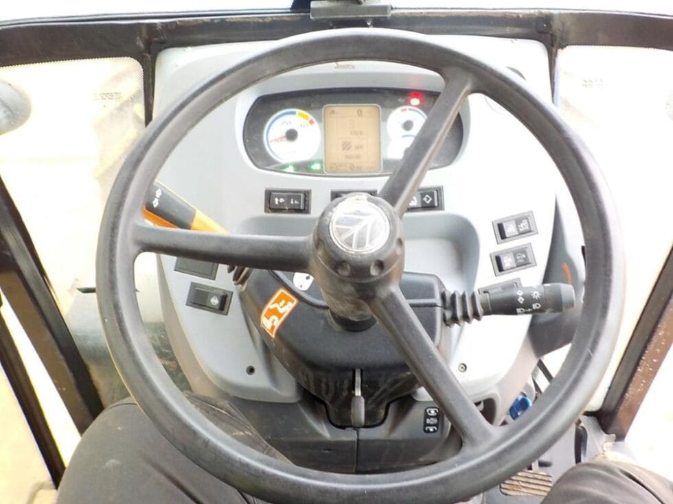 2017 New Holland T4.110F - Image 6
