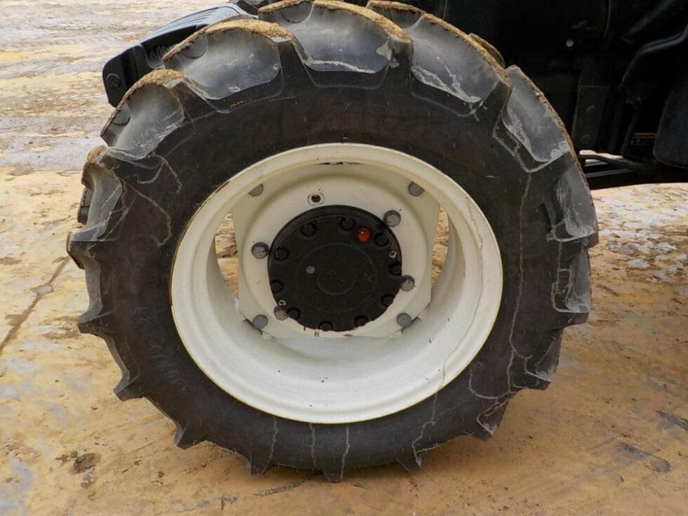 2017 New Holland T4.110F - Image 9