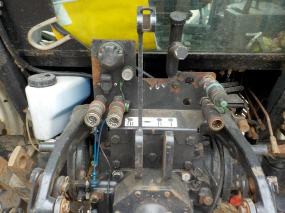 2010 New Holland T5040 - Image 6