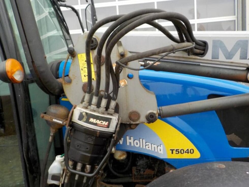 2010 New Holland T5040 - Image 10