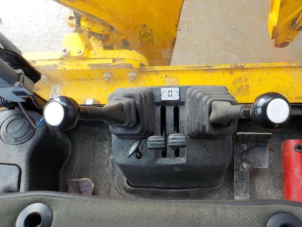 2012 JCB 2CX 4WS Streetmaster - Image 8
