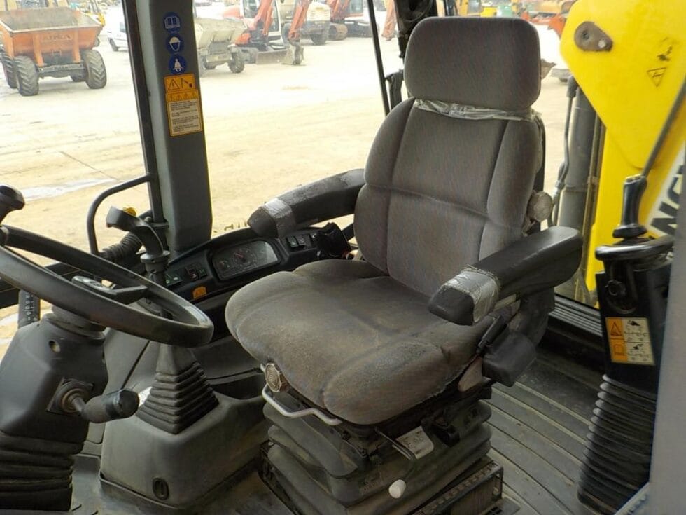 2006 New Holland LB110B-4PT - Image 10