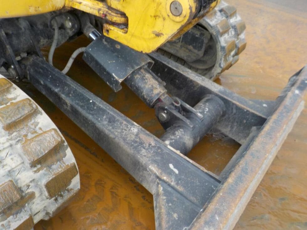 2015 Caterpillar 302.7DCR - Image 5