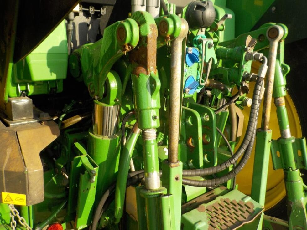 2008 John Deere 6330 - Image 11