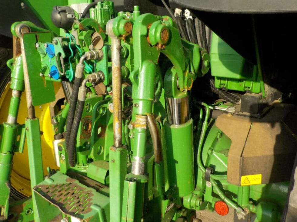 2008 John Deere 6330 - Image 10