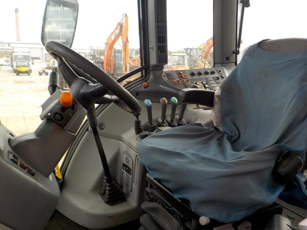 2015 Valtra N143 - Image 2