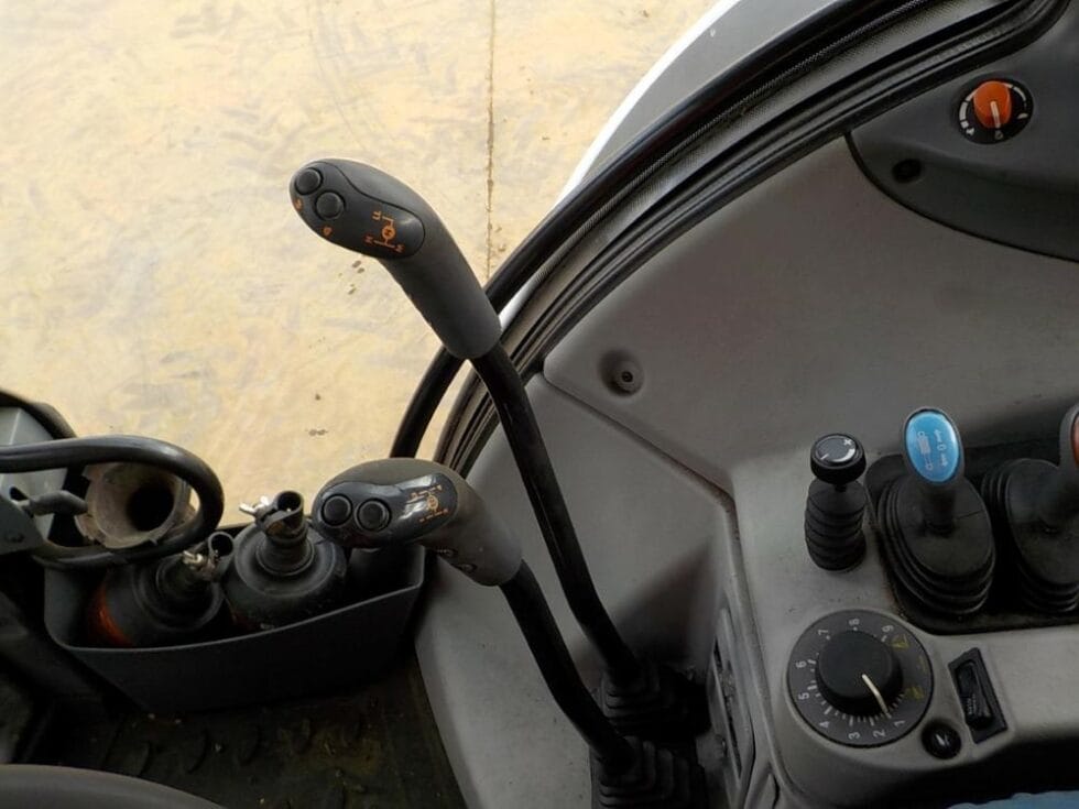 2015 Valtra N143 - Image 4