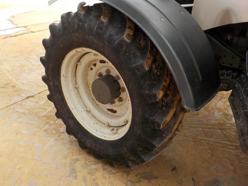 2015 Valtra N143 - Image 6