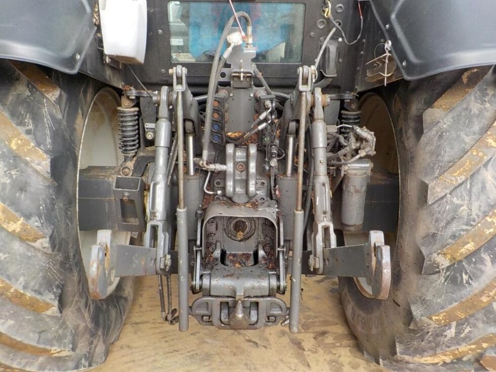 2015 Valtra N143 - Image 8