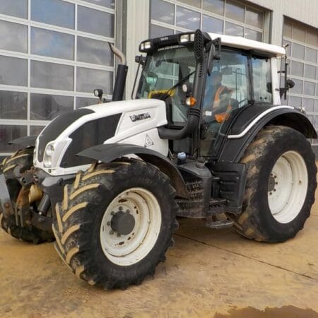 2015 Valtra N143