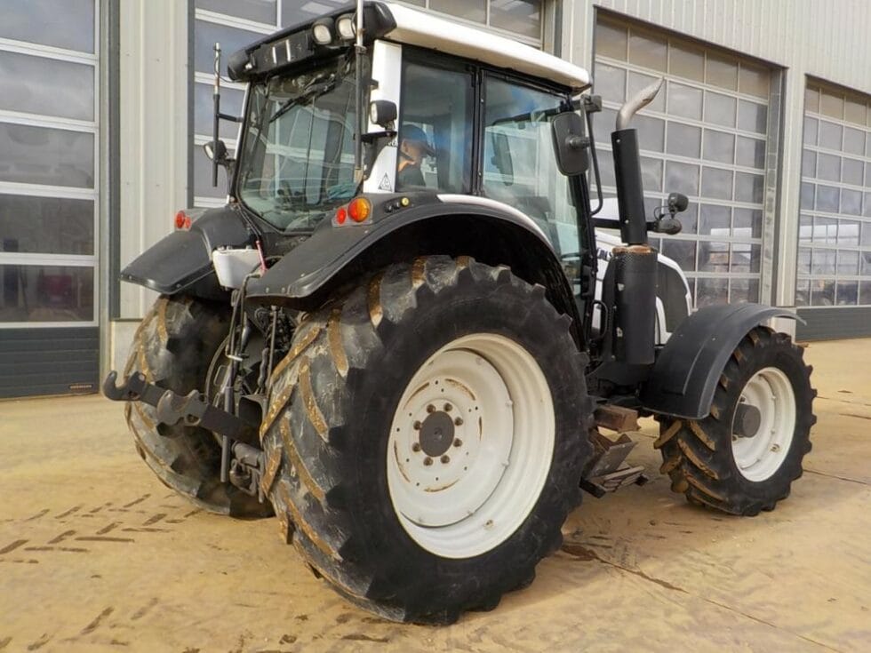 2015 Valtra N143 - Image 11